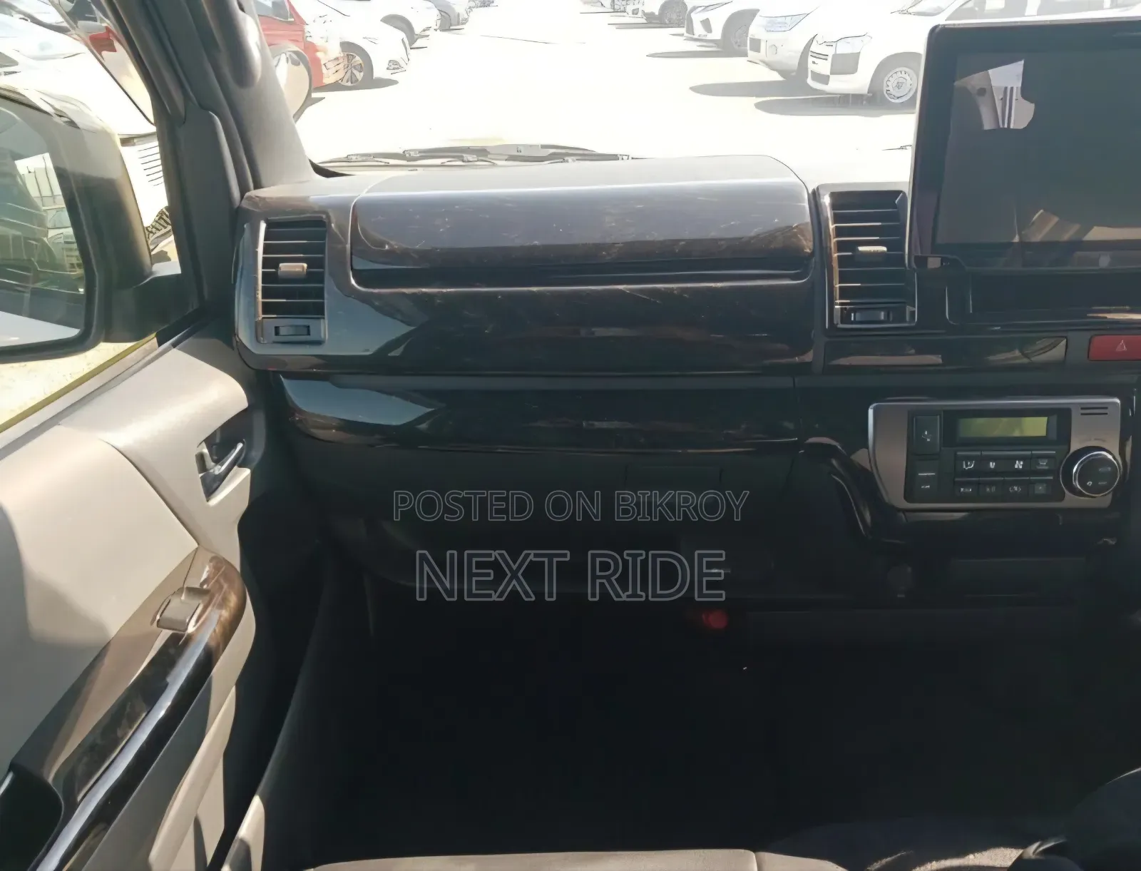 Toyota HiAce 2021