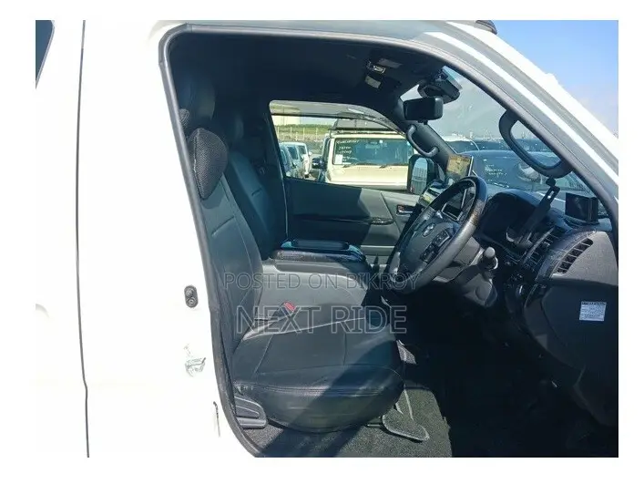 Toyota HiAce 2021