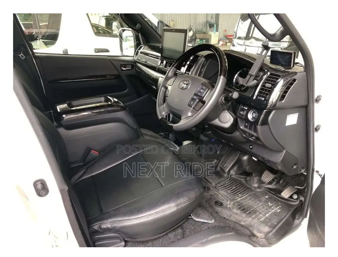 Toyota HiAce 2021