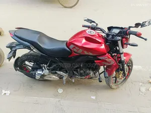 সুজুকি জিক্সার ২০২২ লাল