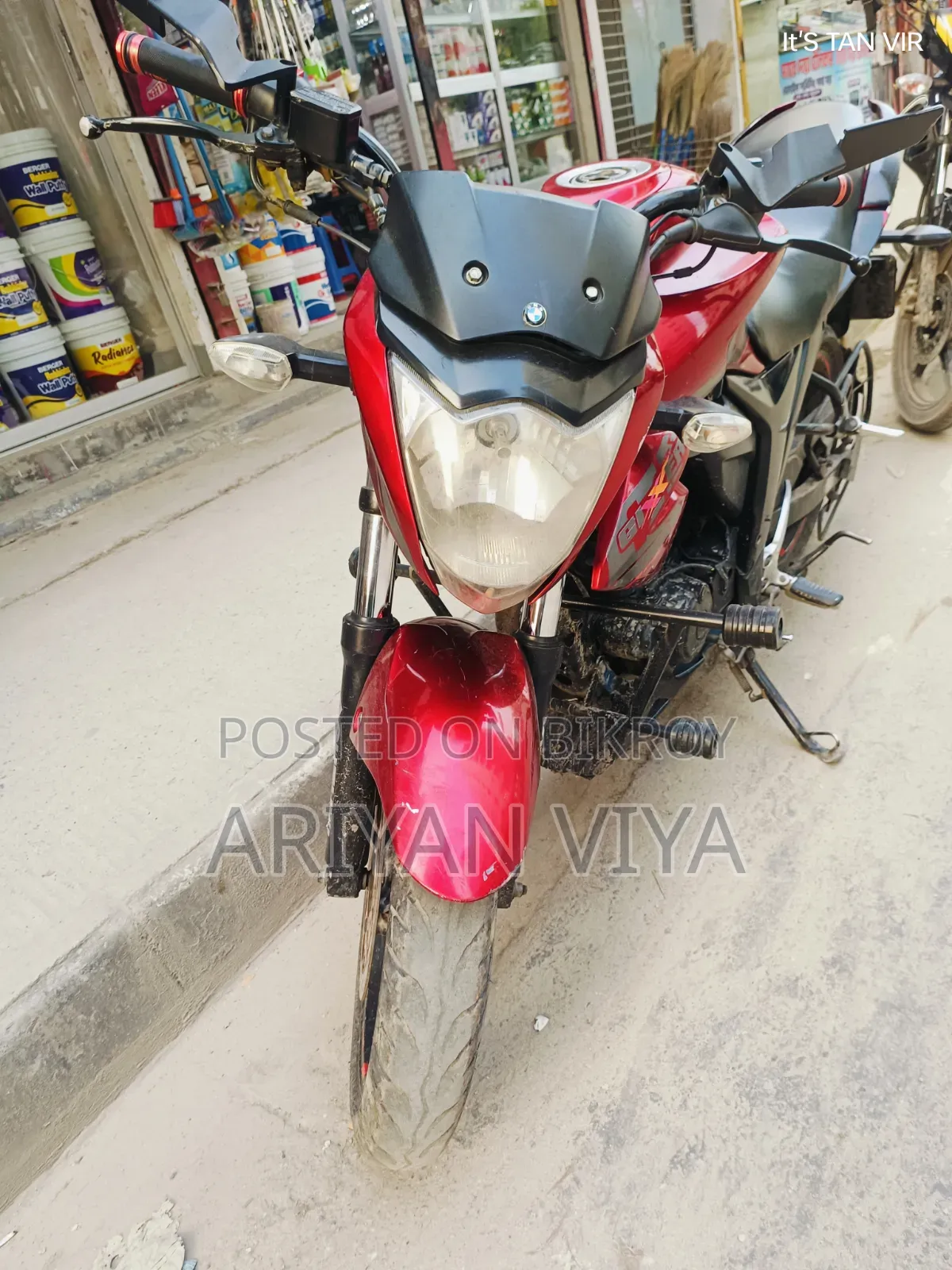 সুজুকি জিক্সার ২০২২ লাল