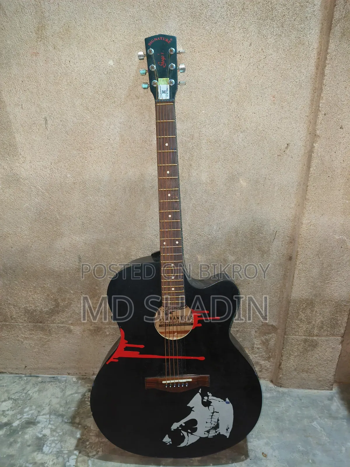 Signature Gogos Black Original Guitar.