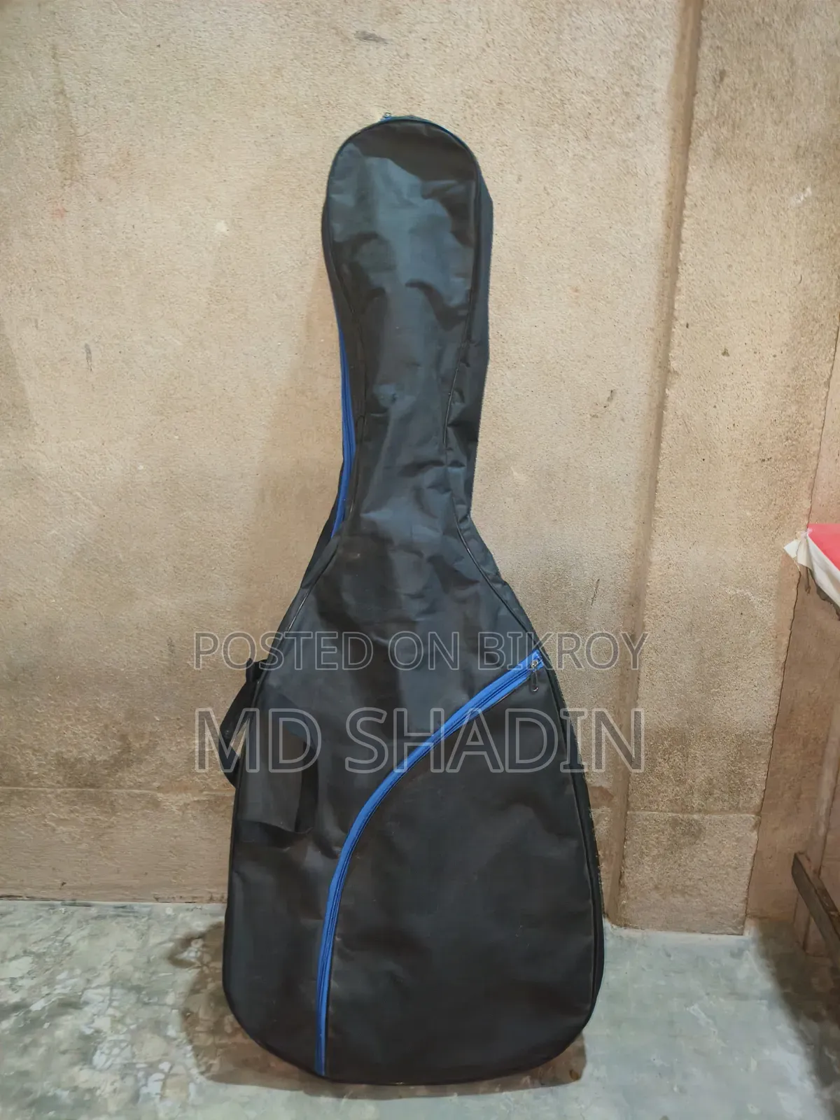 Signature Gogos Black Original Guitar.