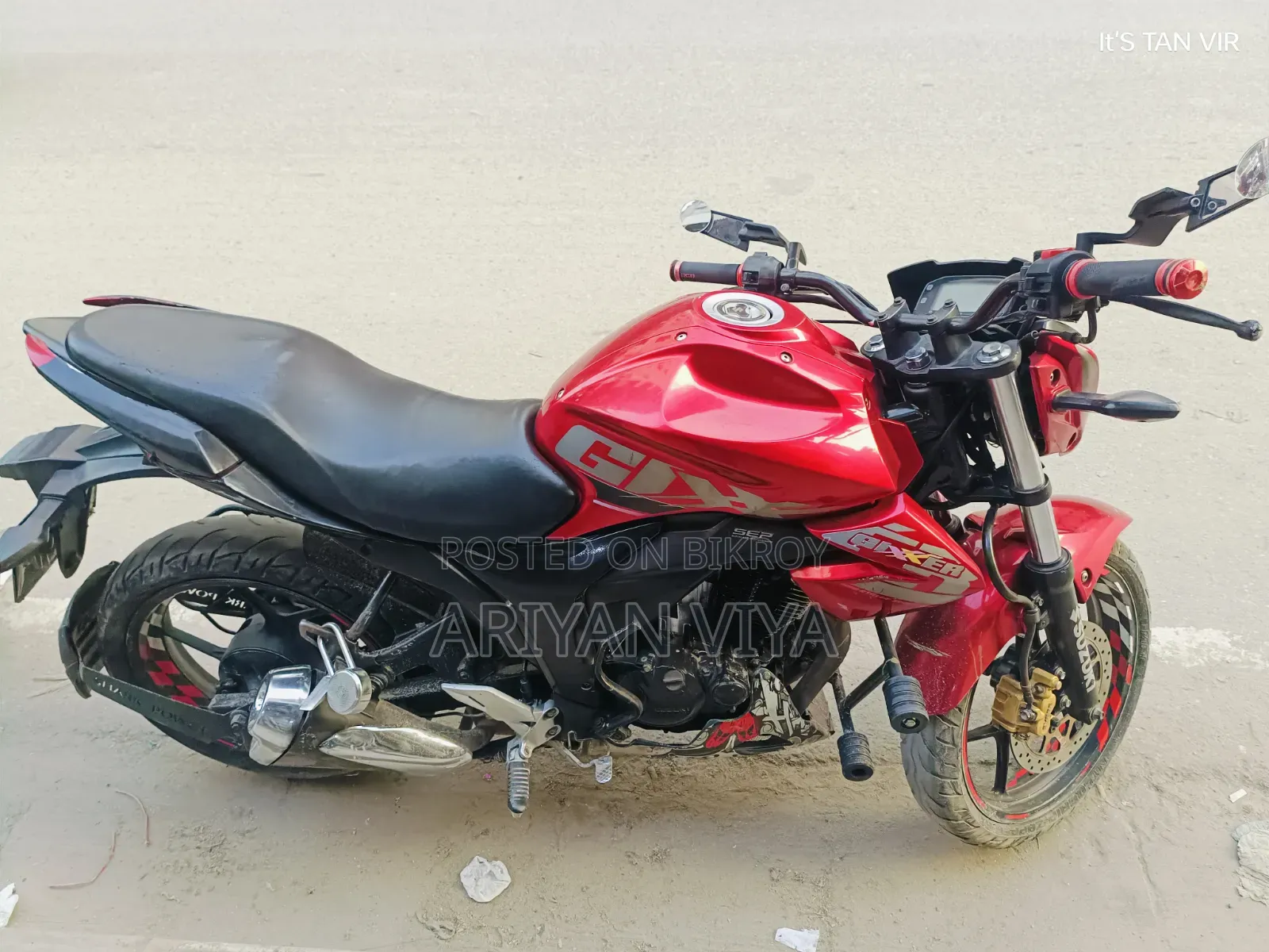 সুজুকি জিক্সার ২০২২ লাল