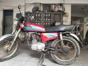 হোন্ডা এসপি ১২৫ ২০১০ রেড