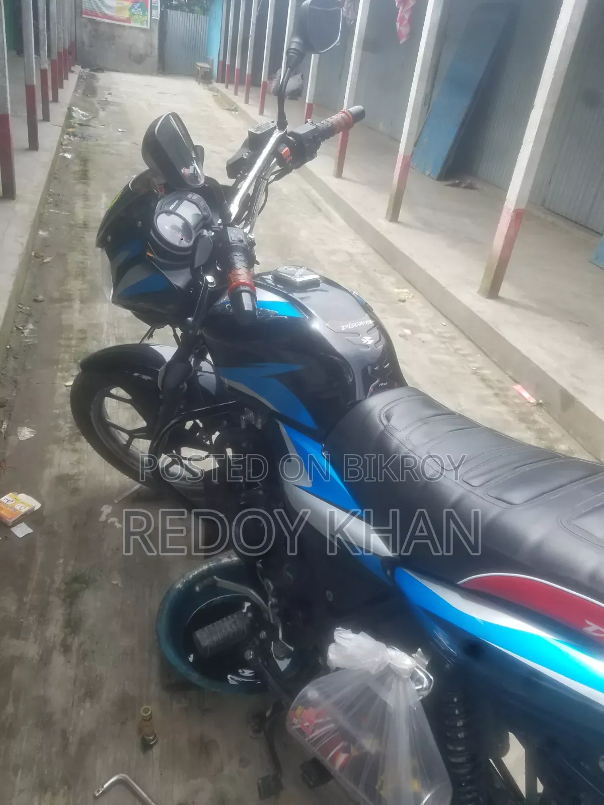 বাজাজ ডিসকভার ১০০ ২০১৮ নীল