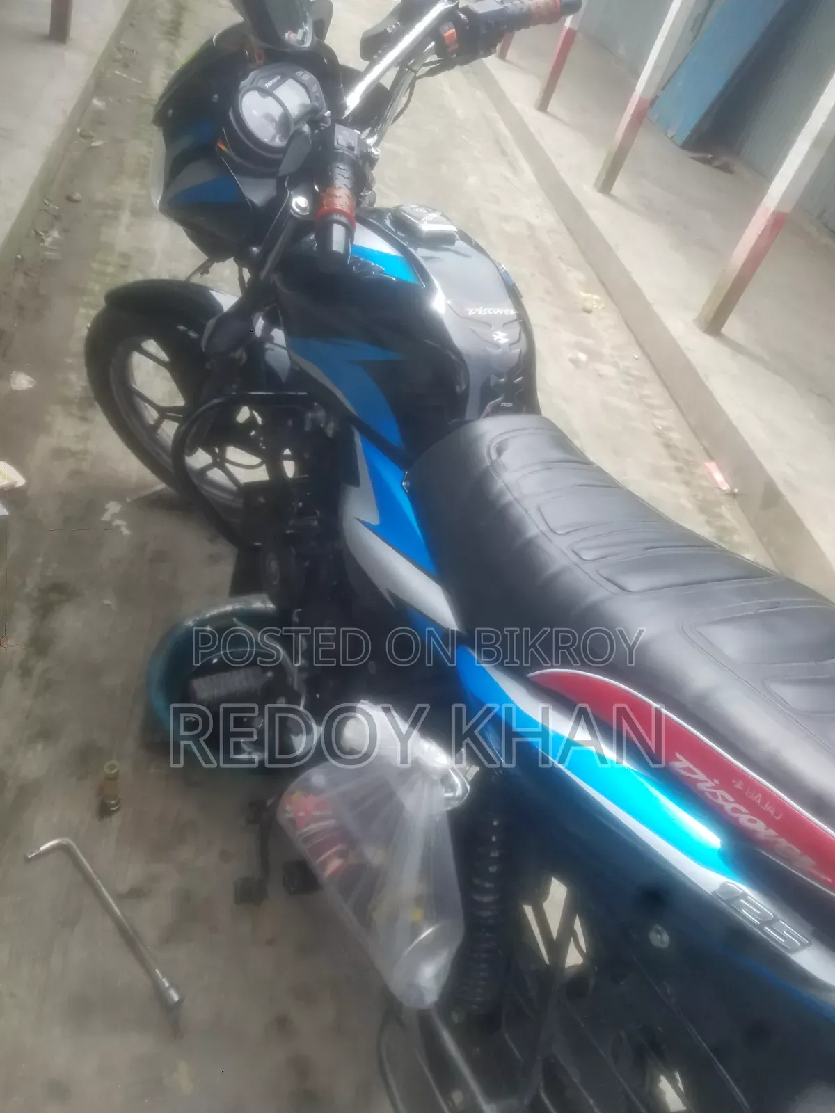 বাজাজ ডিসকভার ১০০ ২০১৮ নীল
