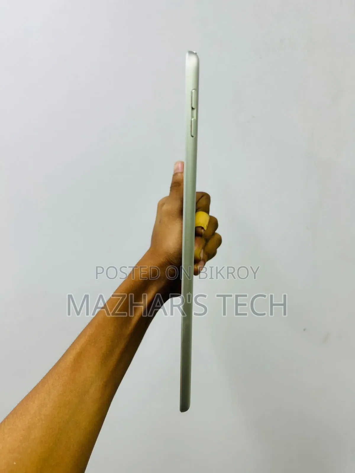 অ্যাপল আইপ্যাড ৯.৭ ১২৮ জিবি হোয়াইট