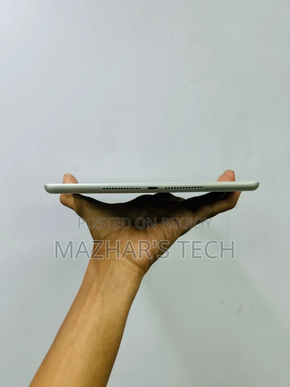 অ্যাপল আইপ্যাড ৯.৭ ১২৮ জিবি হোয়াইট