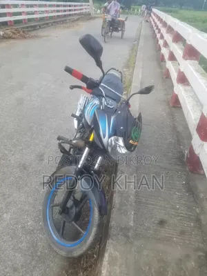 বাজাজ ডিসকভার ১০০ ২০১৮ নীল