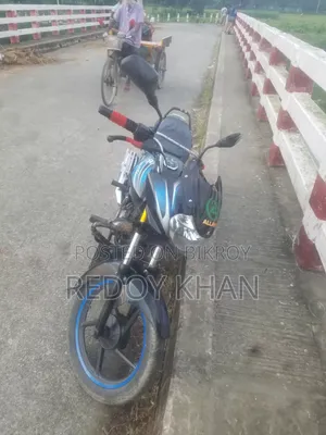 বাজাজ ডিসকভার ১০০ ২০১৮ নীল