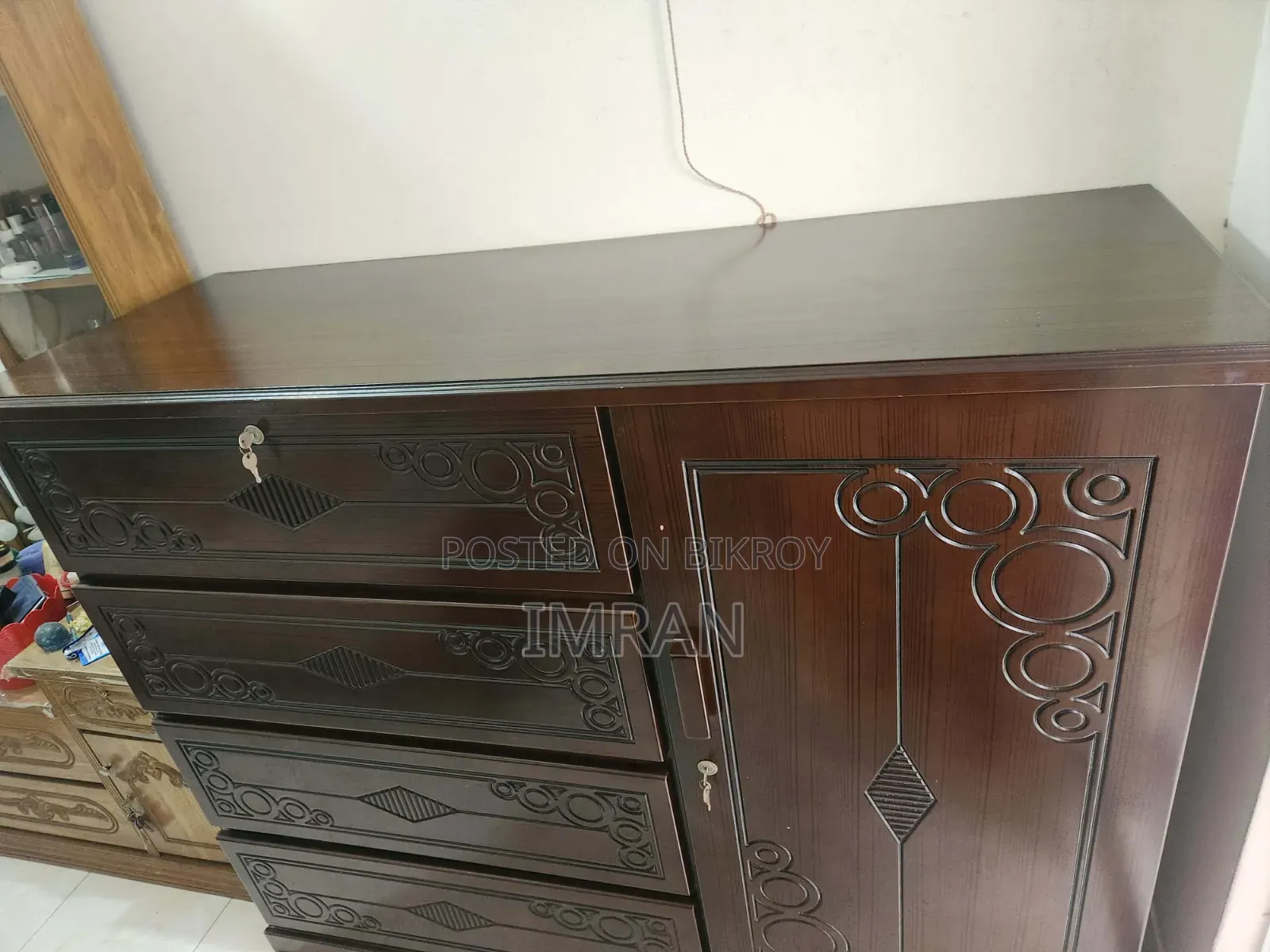 Fresh Condition Wardrobe