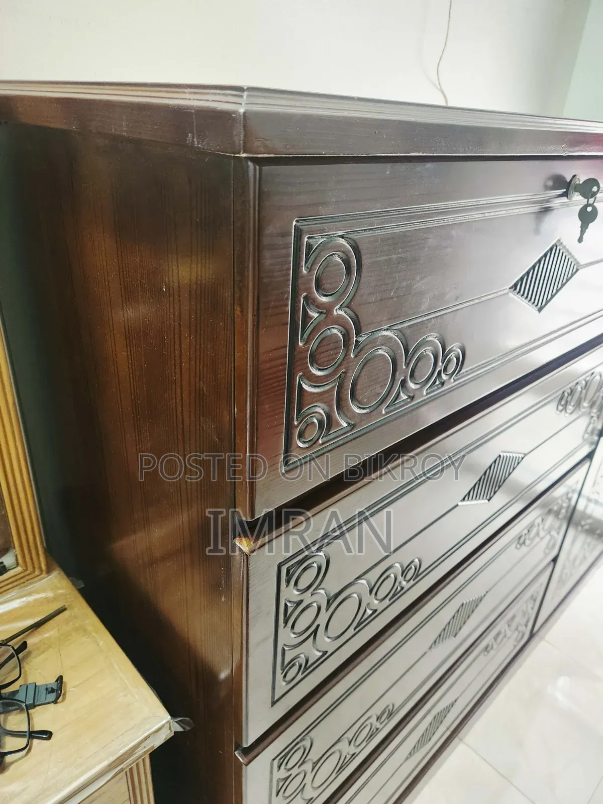 Fresh Condition Wardrobe