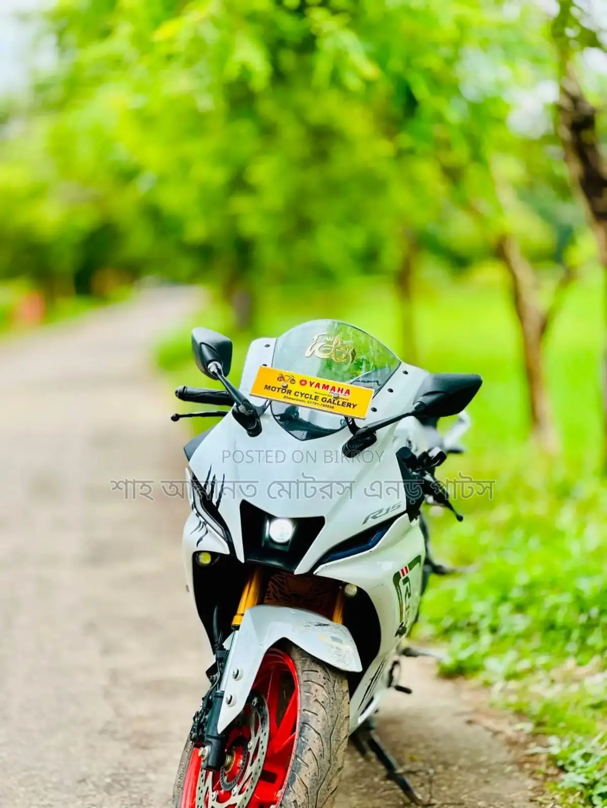 ইয়ামাহা আর১৫এম ২০২৫ সাদা