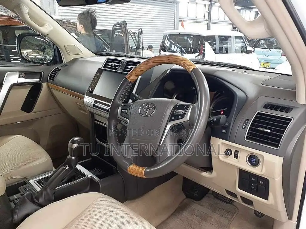 Toyota Land Cruiser Prado 2022 Pearl