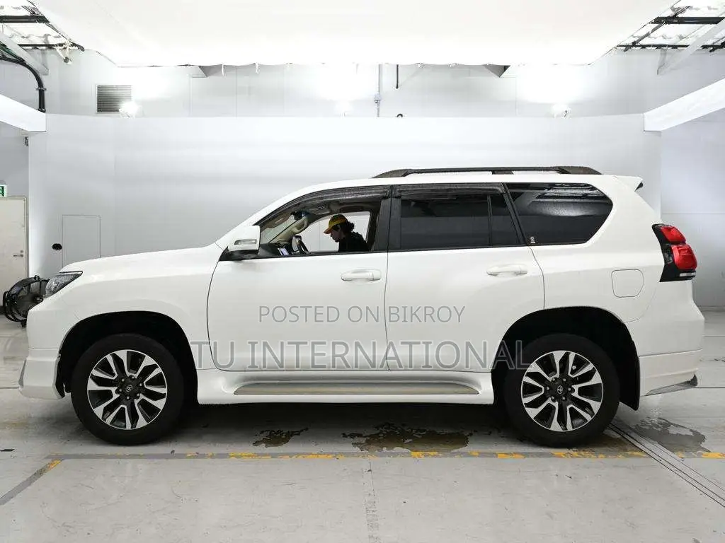 Toyota Land Cruiser Prado 2022 Pearl