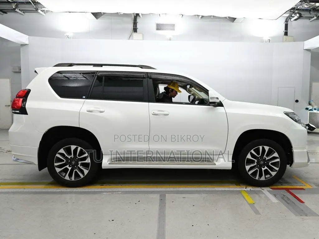 Toyota Land Cruiser Prado 2022 Pearl