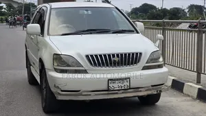 টয়োটা হ্যারিয়ার ২.৪ ১৬ভি ১৯৯৮ পার্ল