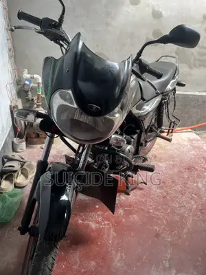 বাজাজ ডিসকভার ১০০ ২০১৭ কালো