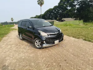 টয়োটা আভানজা ২০১৪ গ্রে