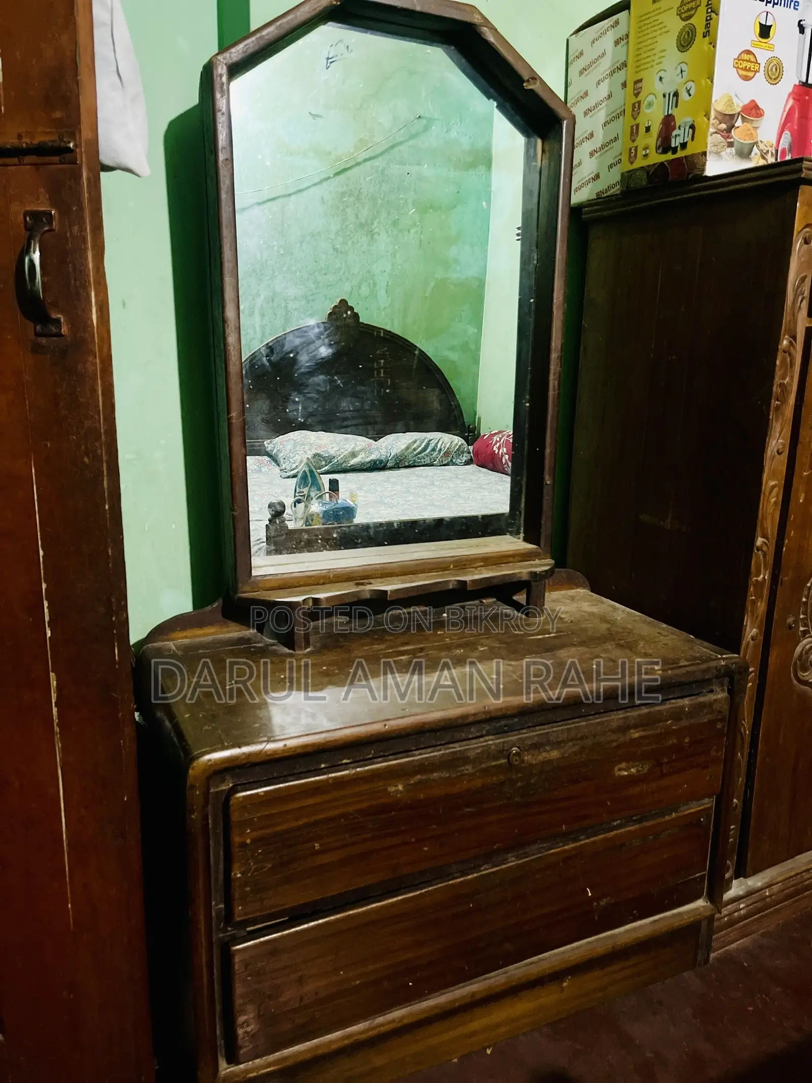 Used Wooden Bedroom Furniture Set for Sale (Bed, Dressing Table, Showcase)