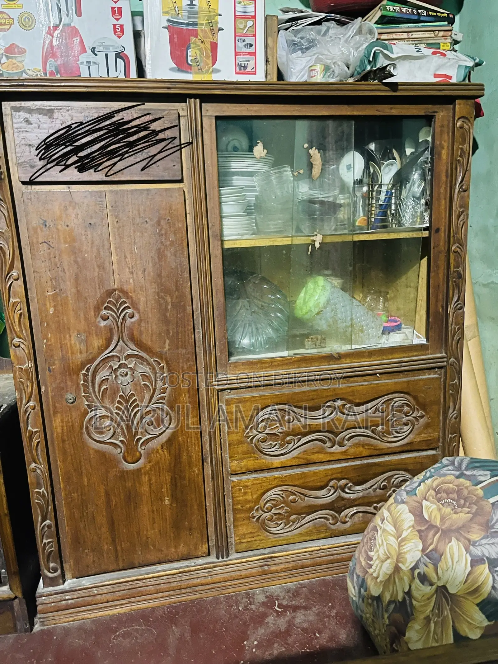 Used Wooden Bedroom Furniture Set for Sale (Bed, Dressing Table, Showcase)