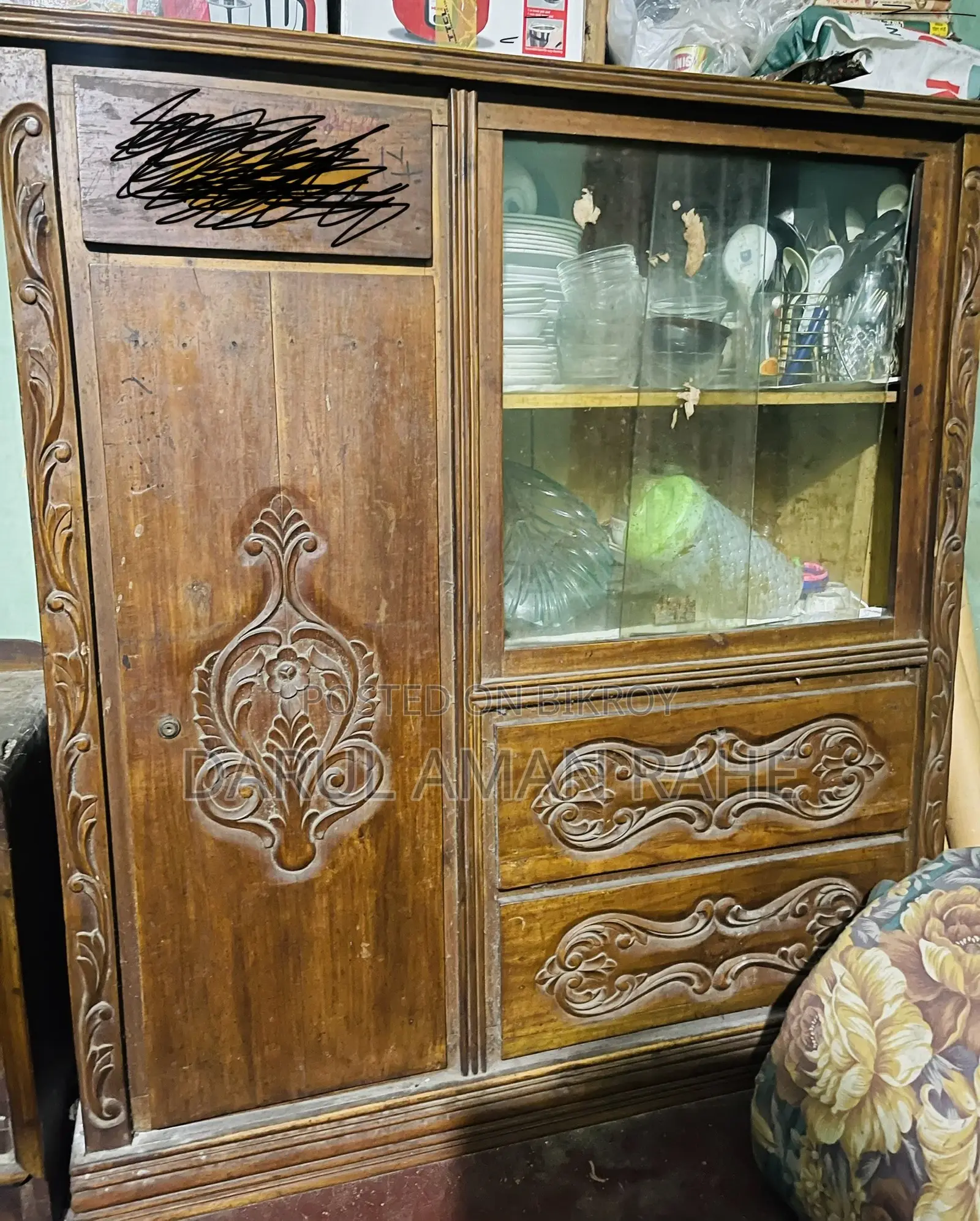 Used Wooden Bedroom Furniture Set for Sale (Bed, Dressing Table, Showcase)