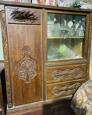 Used Wooden Bedroom Furniture Set for Sale (Bed, Dressing Table, Showcase)