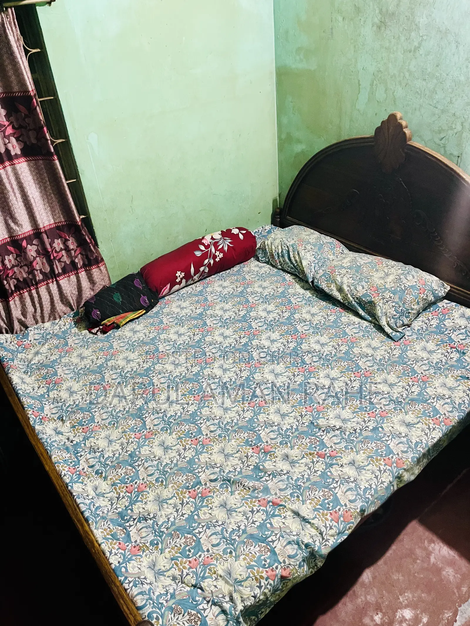 Used Wooden Bedroom Furniture Set for Sale (Bed, Dressing Table, Showcase)