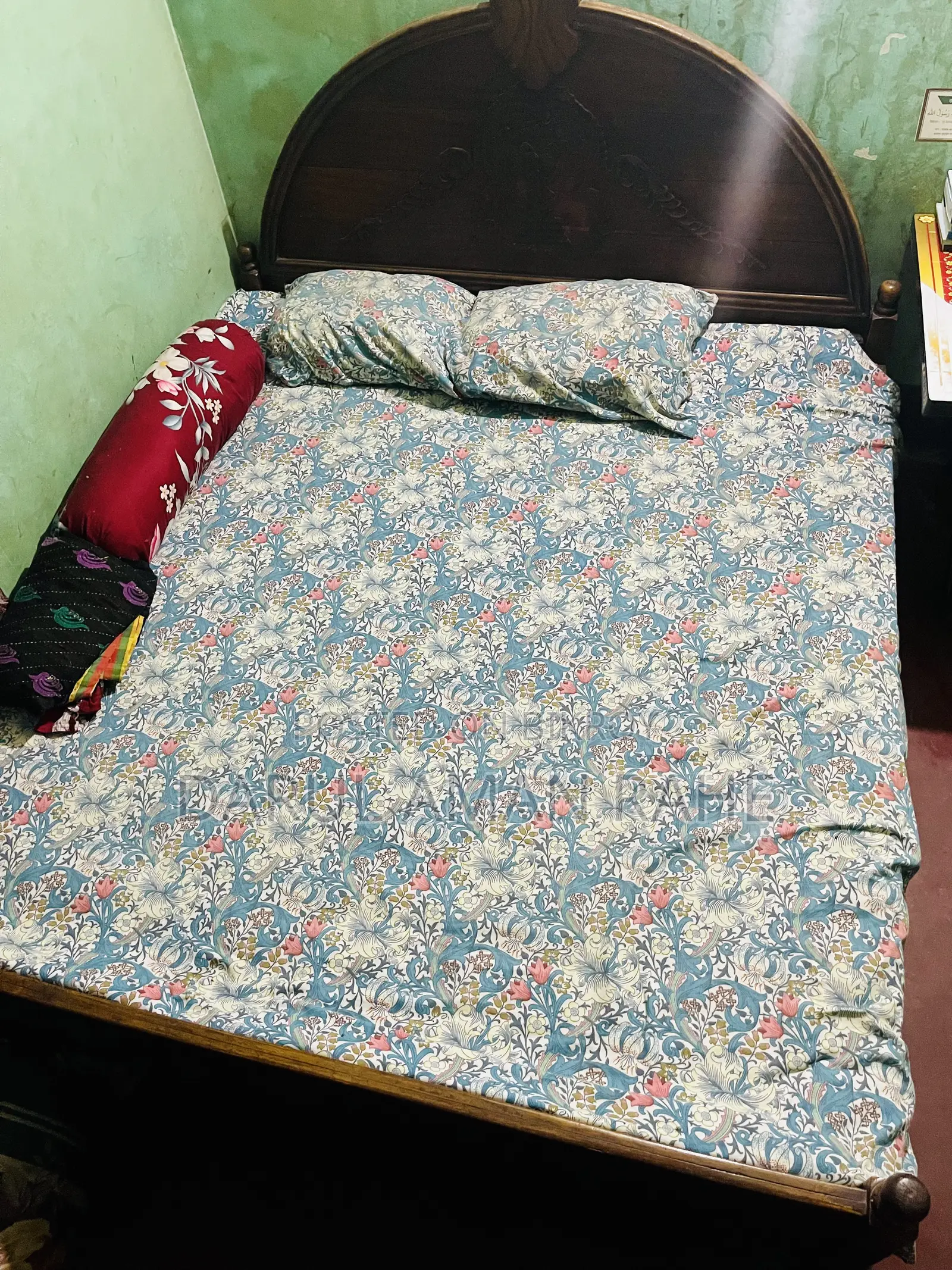 Used Wooden Bedroom Furniture Set for Sale (Bed, Dressing Table, Showcase)