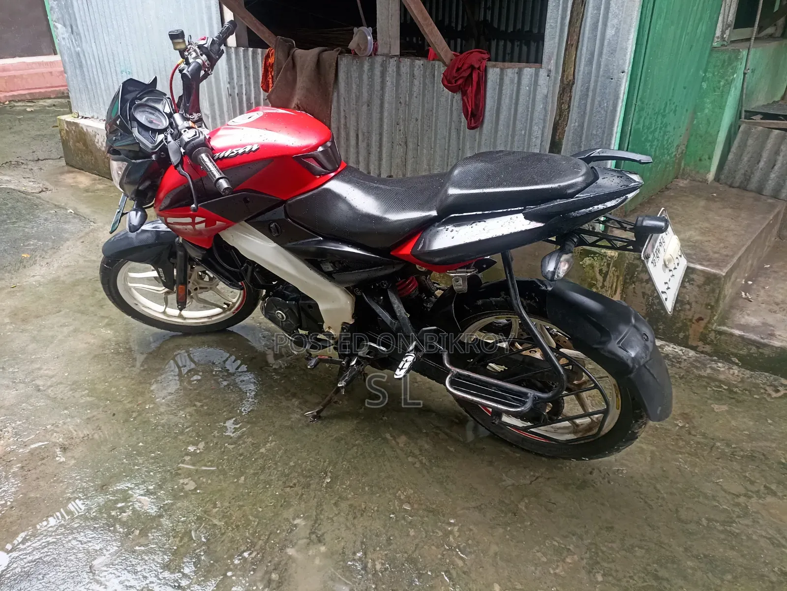 বাজাজ পালসার এনএস ১৬০ ২০২২ লাল