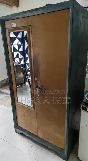 20 gauge thick old steel almirah for sale