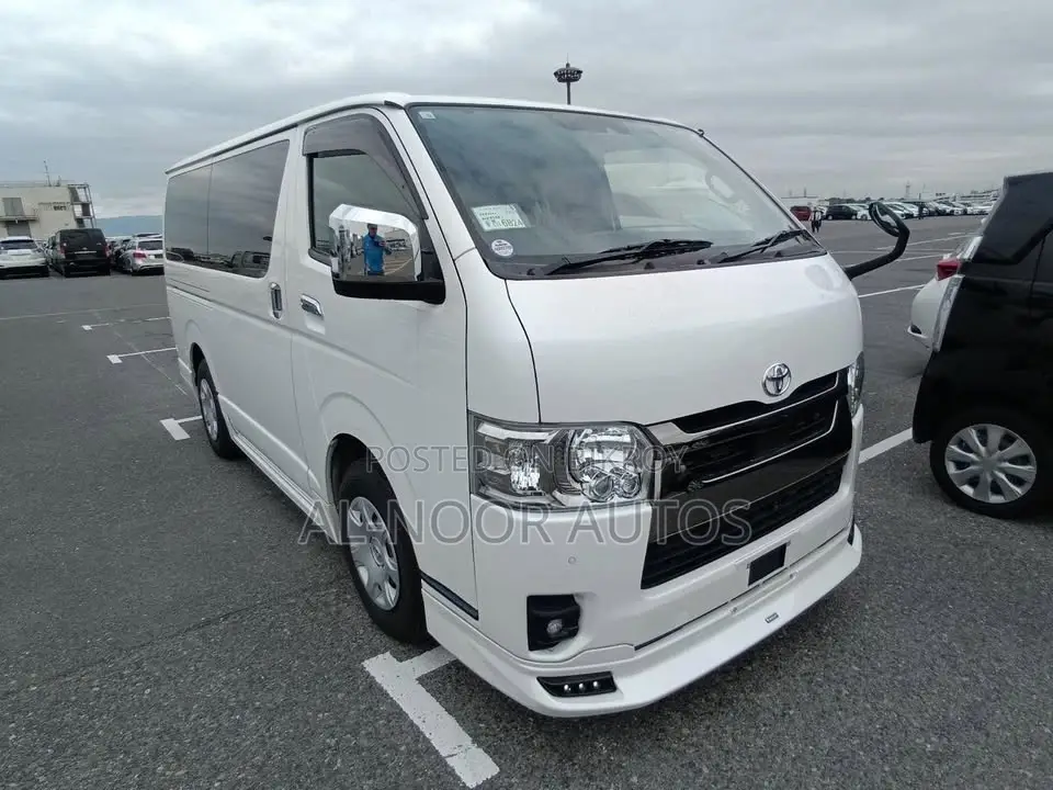 Toyota HiAce 2022