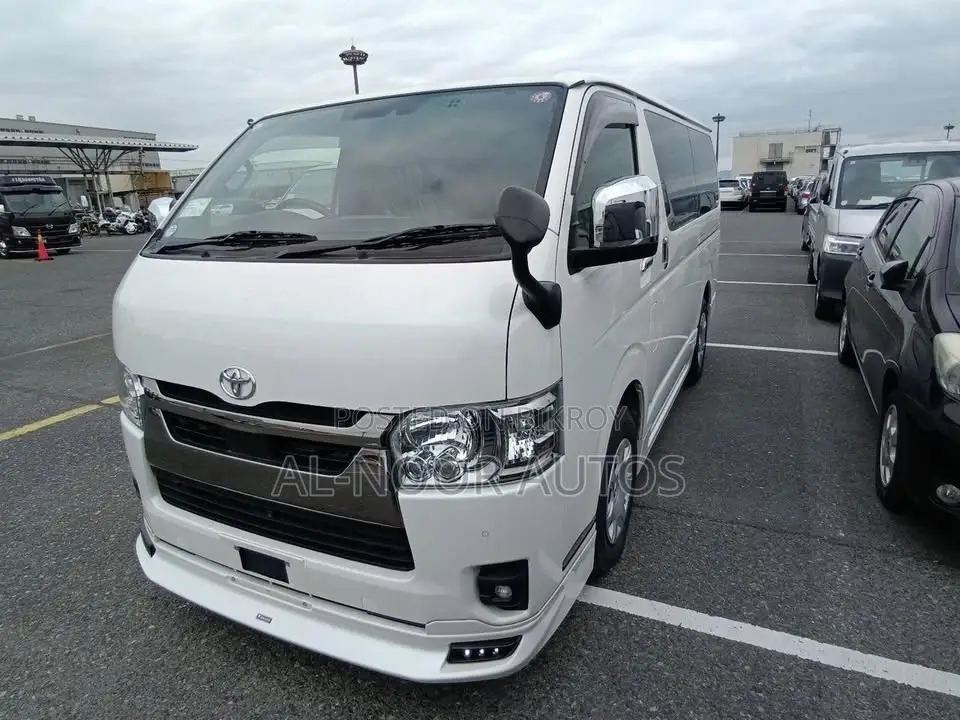 Toyota HiAce 2022