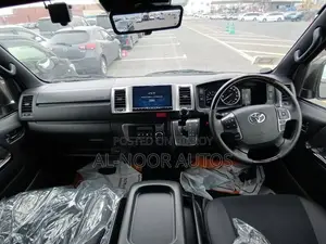 Toyota HiAce 2022