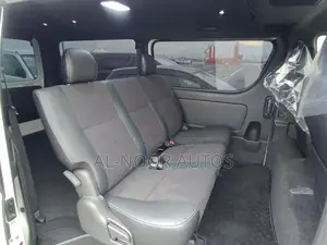 Toyota HiAce 2022