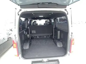 Toyota HiAce 2022