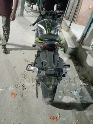 সুজুকি জিক্সার এসএফ ২০২৫ সিলভার