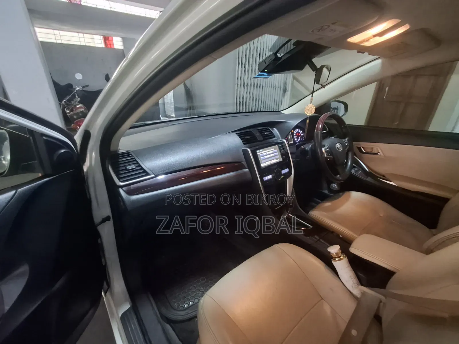 টয়োটা প্রিমিও ১.৫ ফ্রন্ট-হুইল ড্রাইভ ২০১৭ পার্ল
