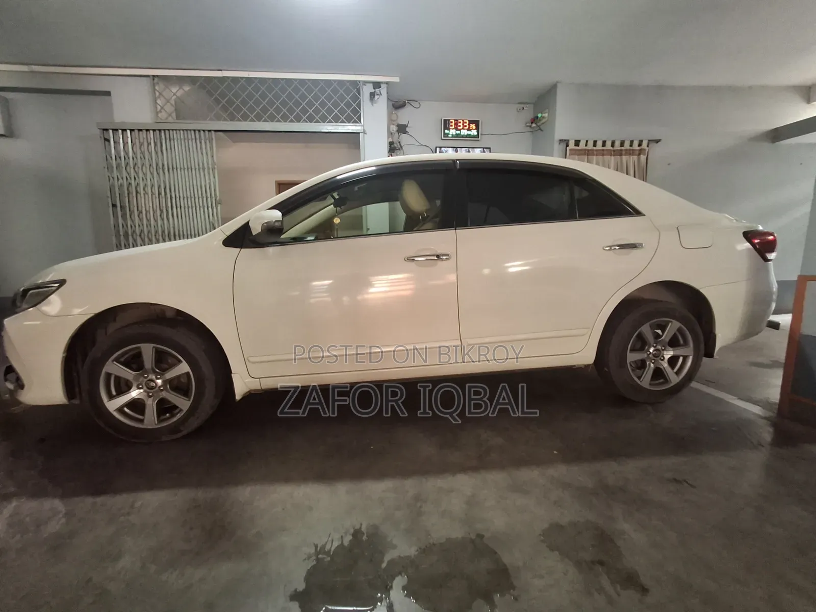 টয়োটা প্রিমিও ১.৫ ফ্রন্ট-হুইল ড্রাইভ ২০১৭ পার্ল