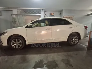 টয়োটা প্রিমিও ১.৫ ফ্রন্ট-হুইল ড্রাইভ ২০১৭ পার্ল