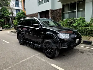 Mitsubishi Pajero 2012 Black