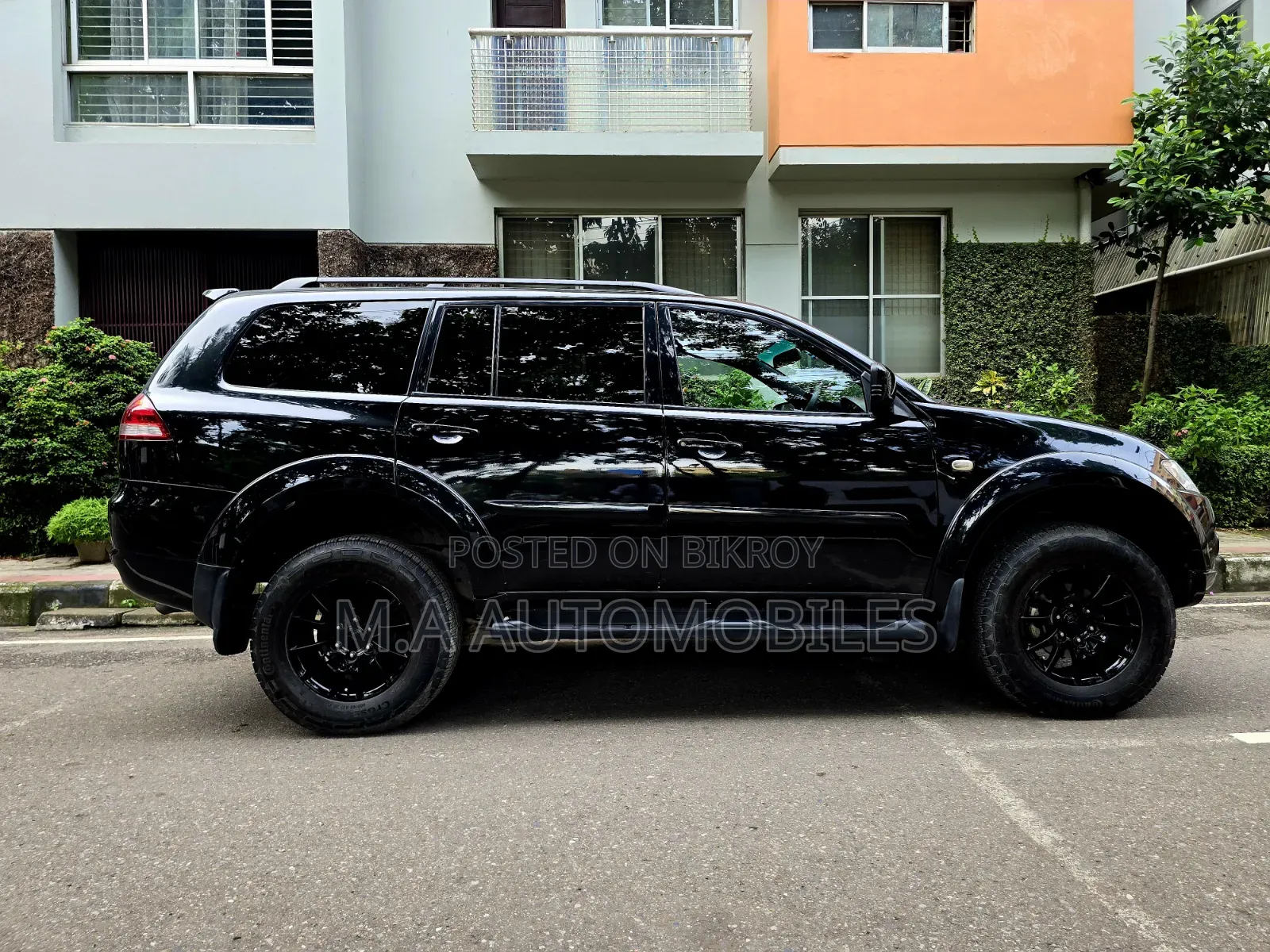 Mitsubishi Pajero 2012 Black