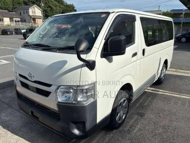 Toyota HiAce 2021 White