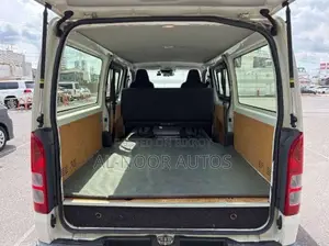 Toyota HiAce 2021 White