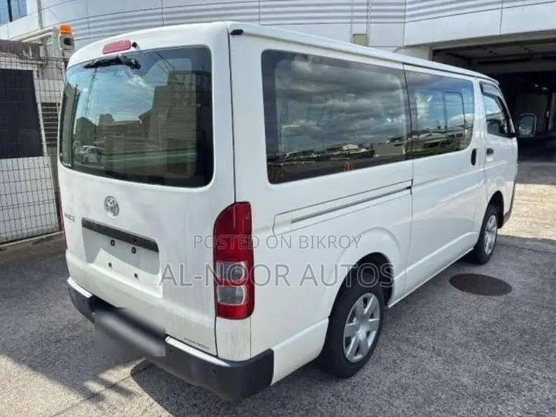 Toyota HiAce 2021 White