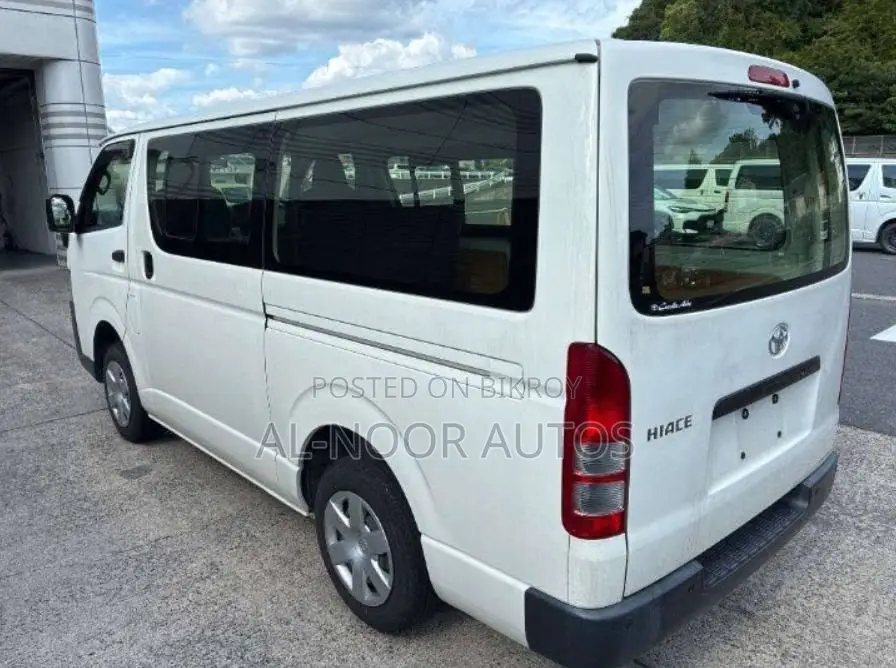 Toyota HiAce 2021 White