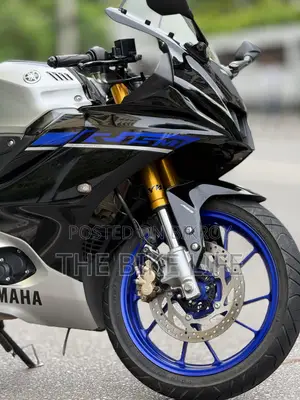 Yamaha R15M 2025 Silver