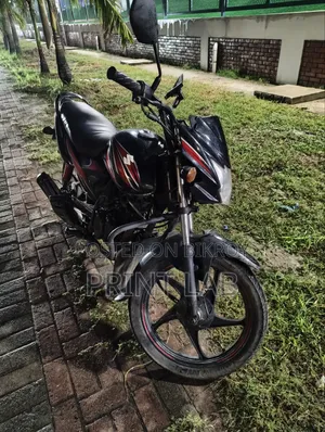 সুজুকি হায়াতে ২০১৯ কালো