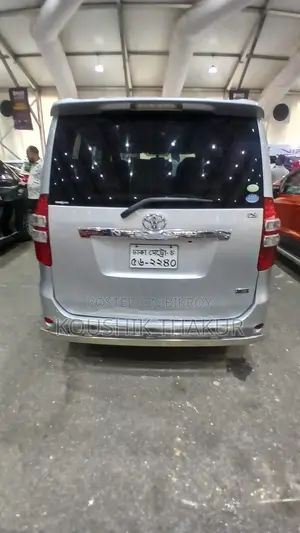 টয়োটা এক্স নোহা ২.০ ১৪৩এইচপি অল-হুইল ড্রাইভ (৭ সিটার) ২০১১ রূপালী